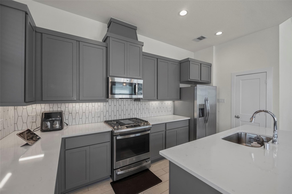 21130 Medina River Drive - Photo 10