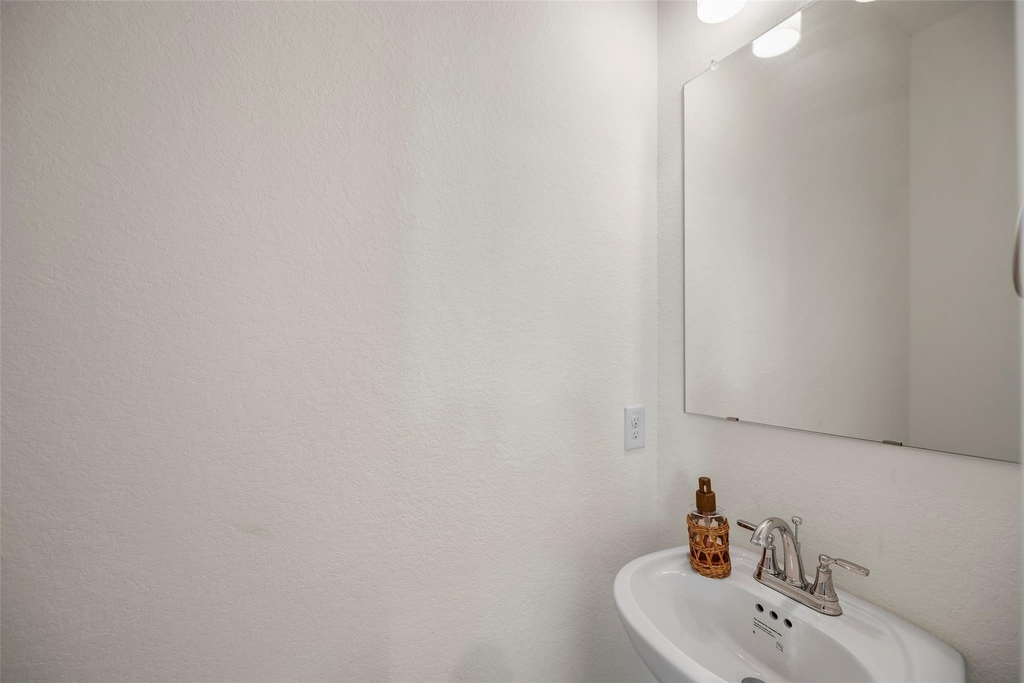 21130 Medina River Drive - Photo 14