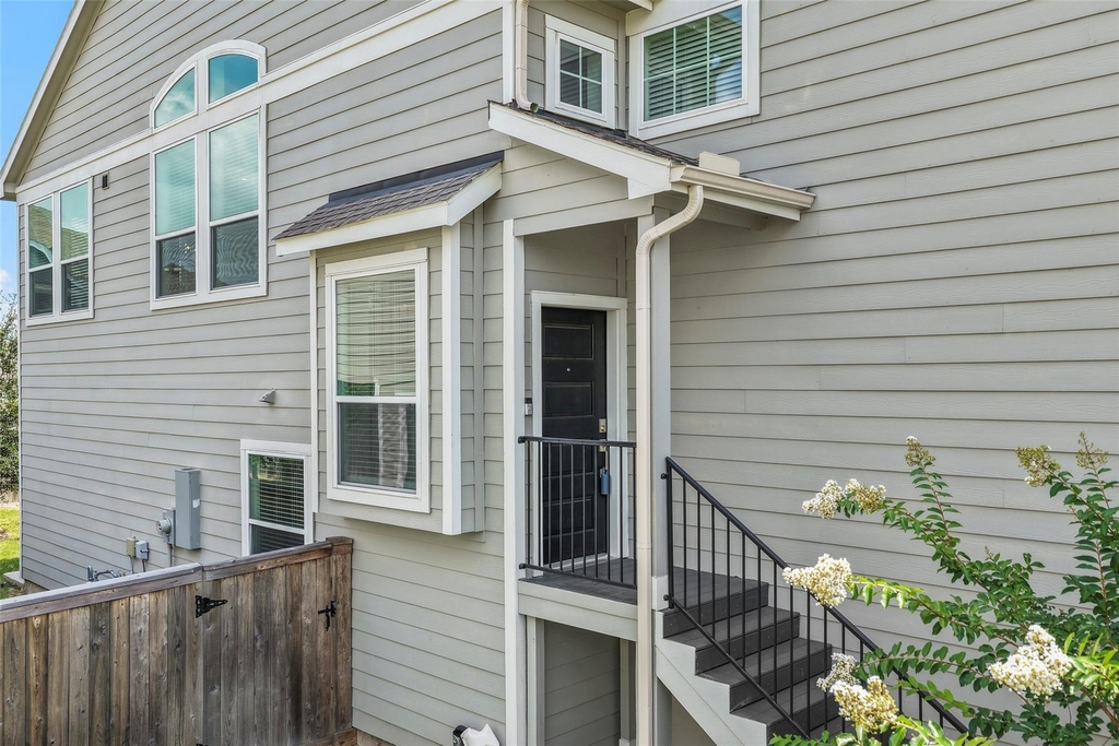 21130 Medina River Drive - Photo 3