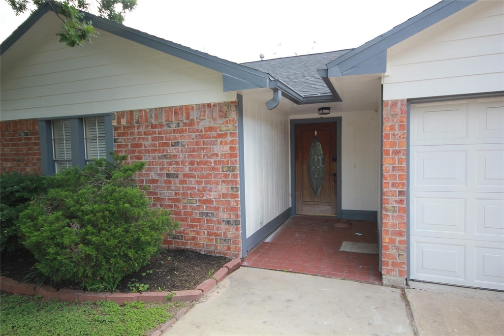 22138 Birch Valley Drive - Photo 2