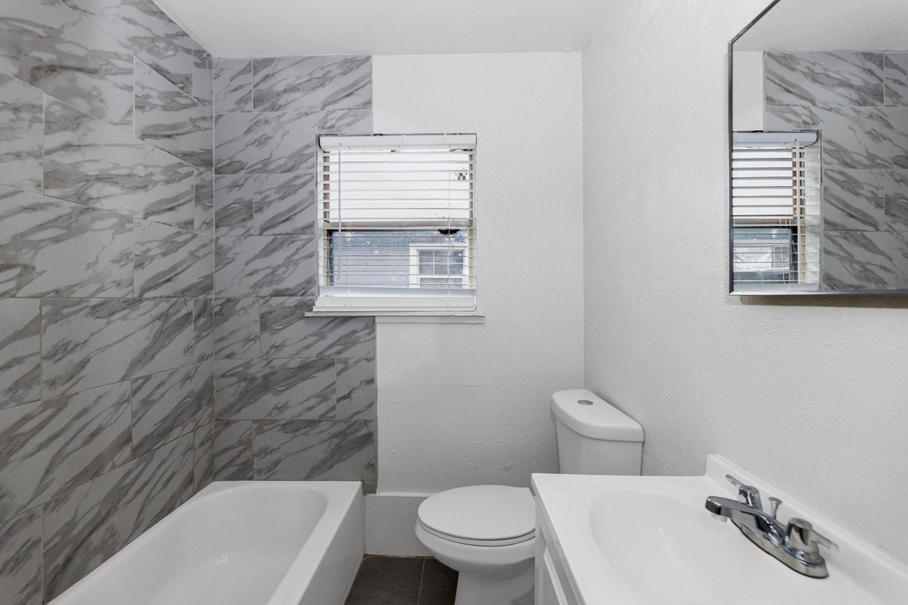 4203 Hirsch Road - Photo 7