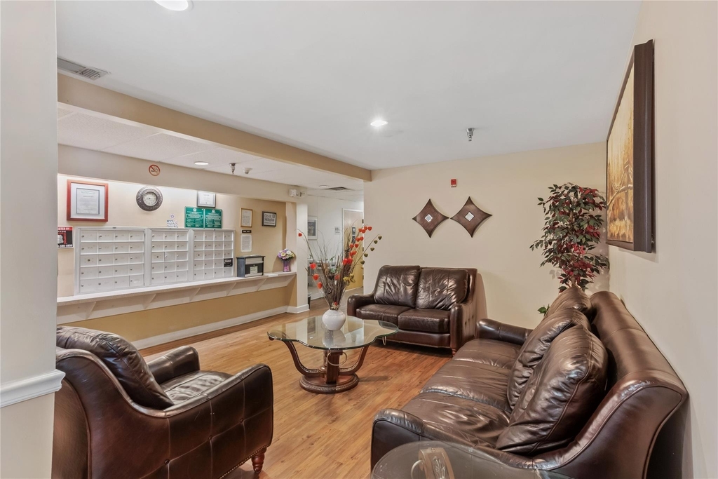 60 N Montgomery Street - Photo 5