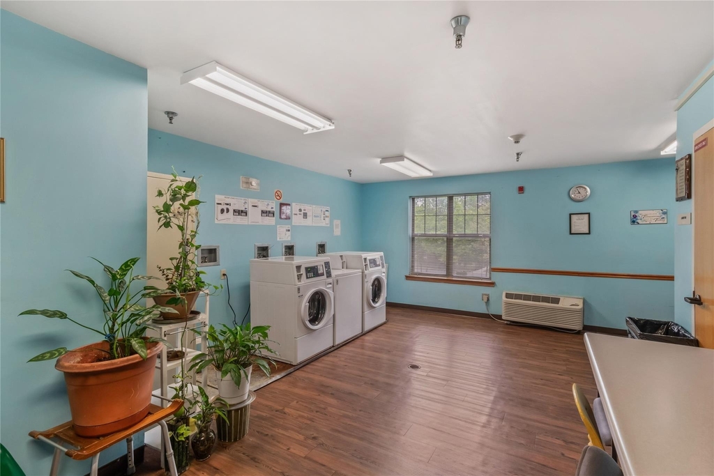 60 N Montgomery Street - Photo 3