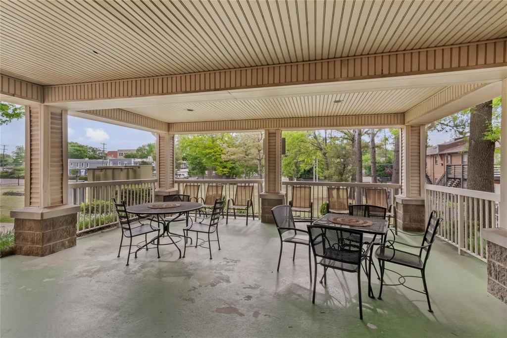 60 N Montgomery Street - Photo 2