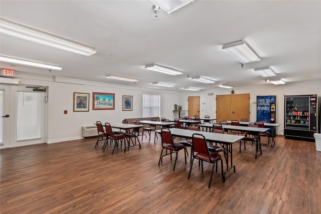 60 N Montgomery Street - Photo 1