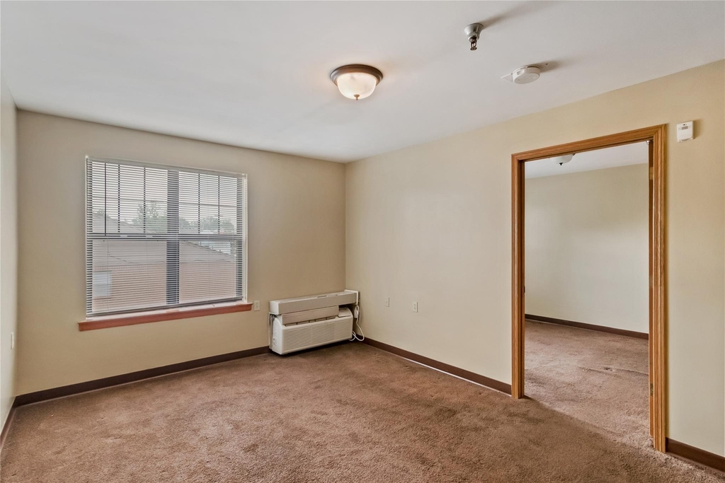 60 N Montgomery Street - Photo 6