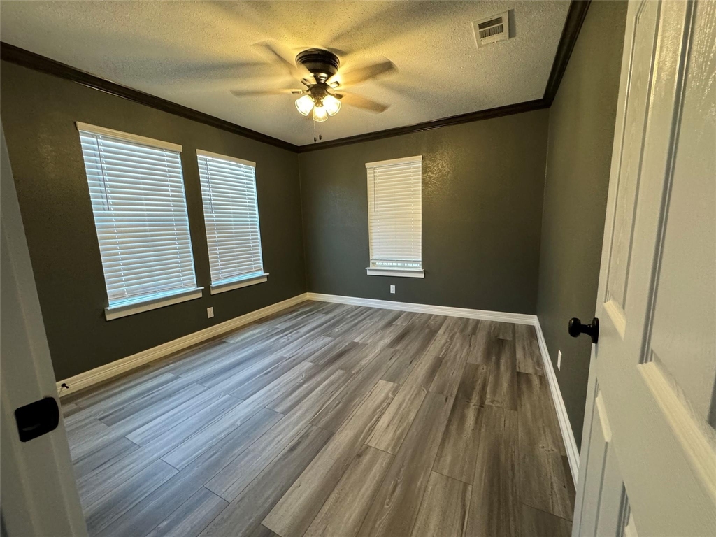 1906 Banks Street - Photo 6