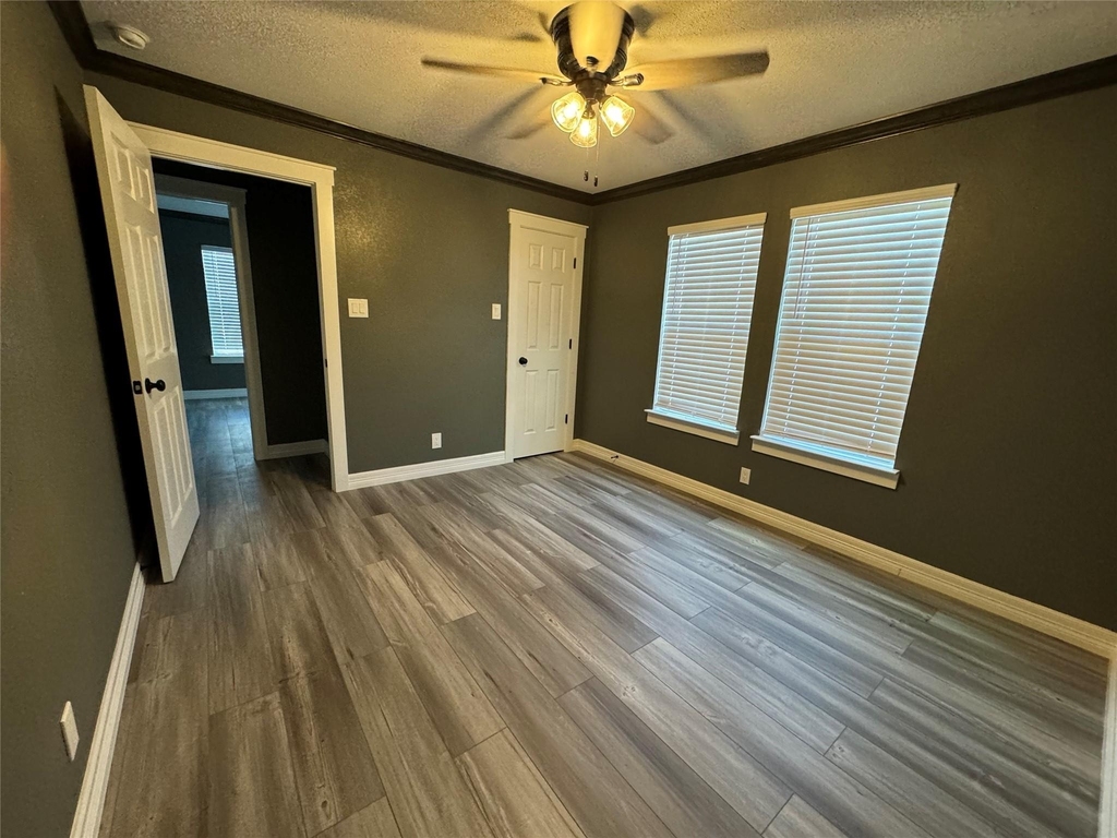 1906 Banks Street - Photo 2