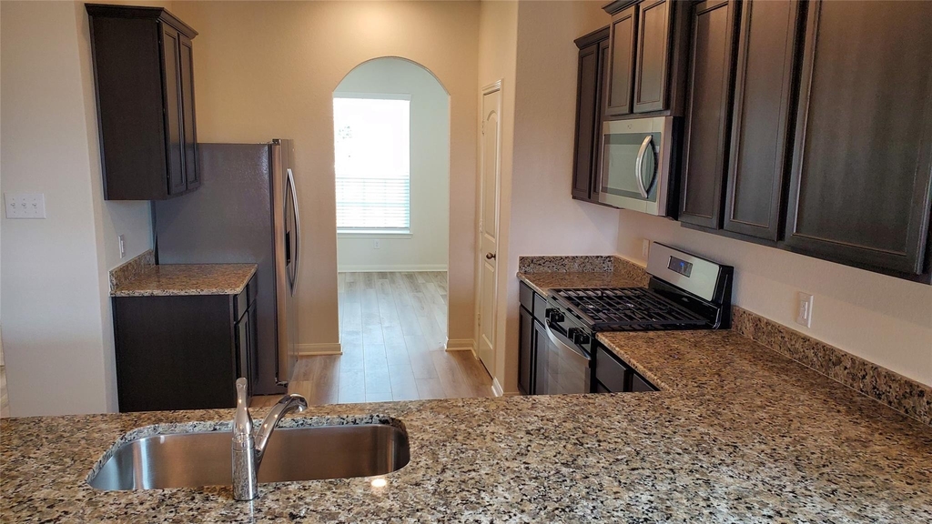 413 Bracken Hill Drive - Photo 3