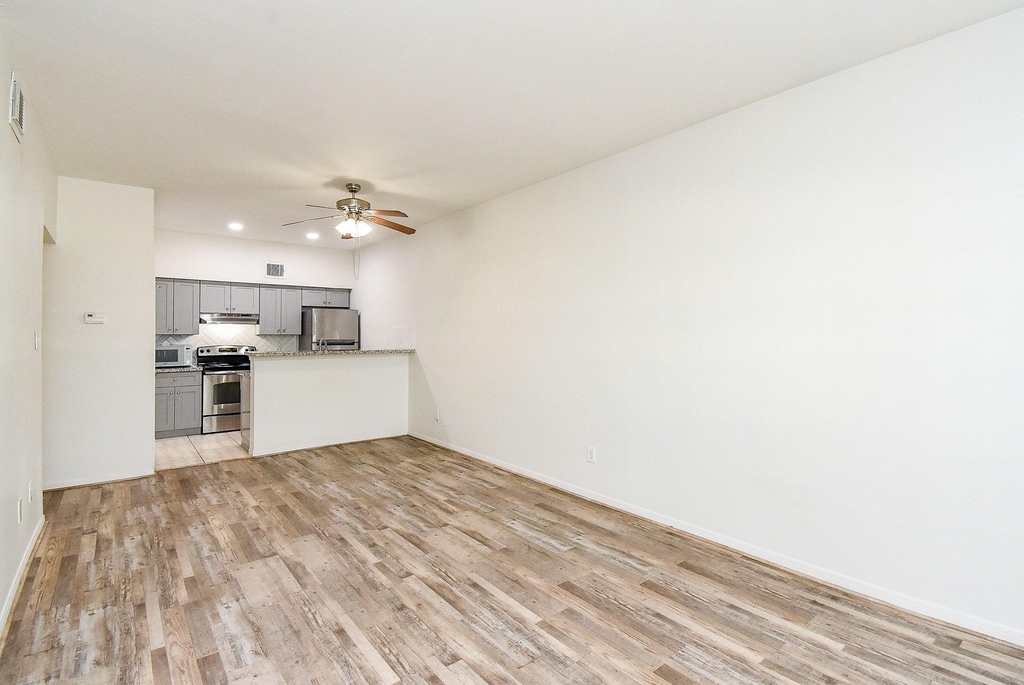 2626 Holly Hall Street - Photo 10