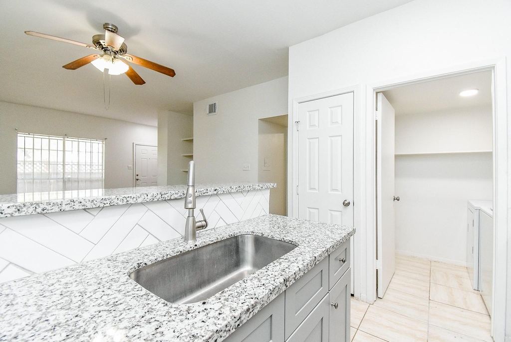 2626 Holly Hall Street - Photo 7