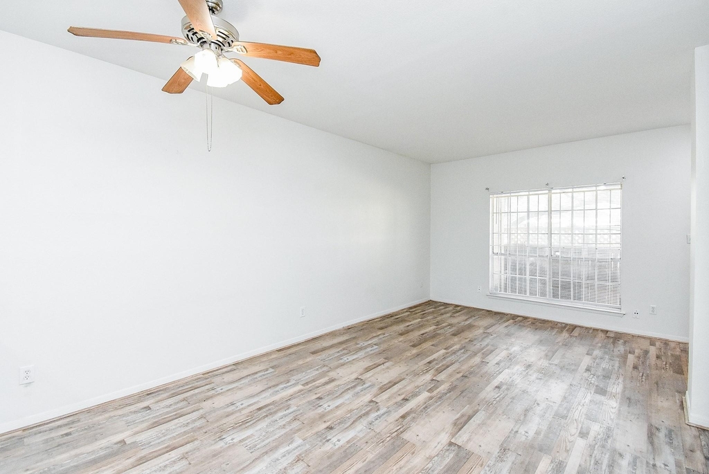 2626 Holly Hall Street - Photo 4