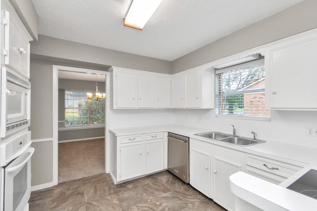 12526 Hazelwood Lane - Photo 9