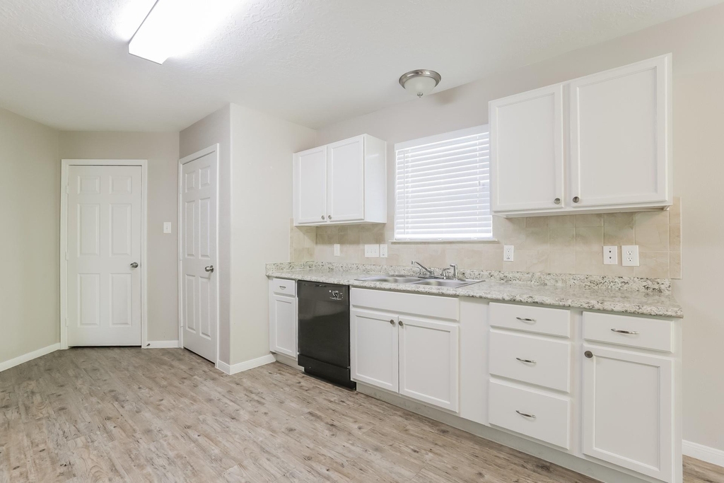 2911 Cypress Island Drive - Photo 6