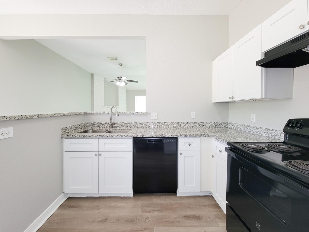 15814 Murrelet Court - Photo 2
