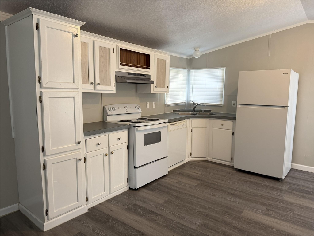 599 S Cochran Street - Photo 2