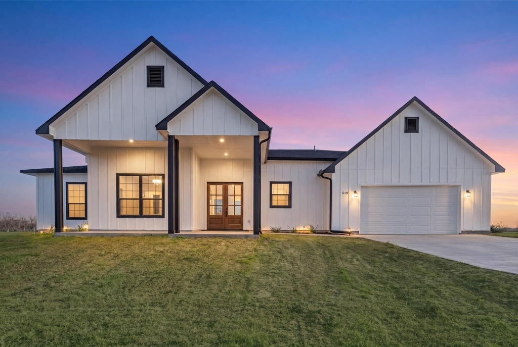 519 Chuckwagon Trail - Photo 0