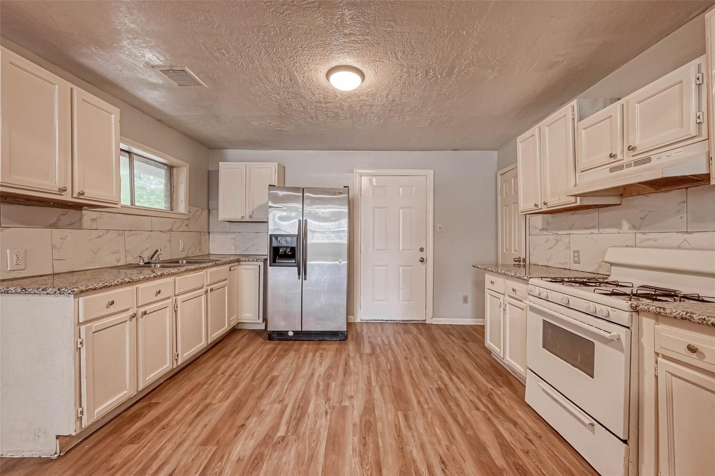 10613 Buffum Street - Photo 4
