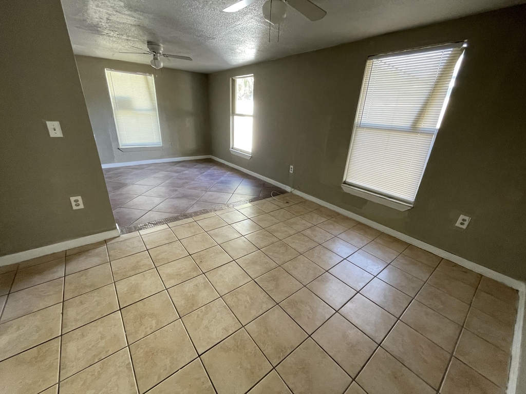 415 S Robbins Avenue - Photo 6