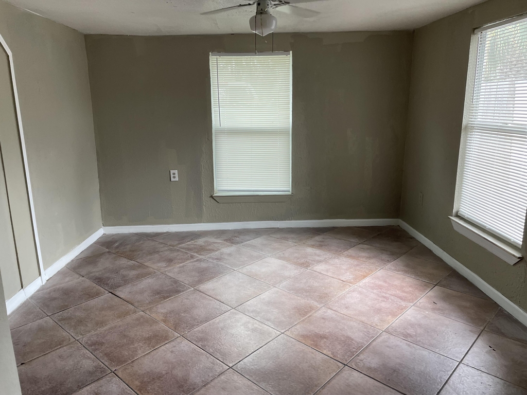 415 S Robbins Avenue - Photo 7