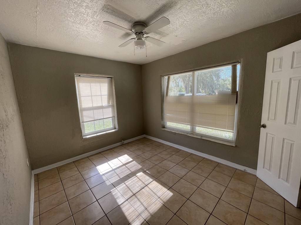 415 S Robbins Avenue - Photo 9