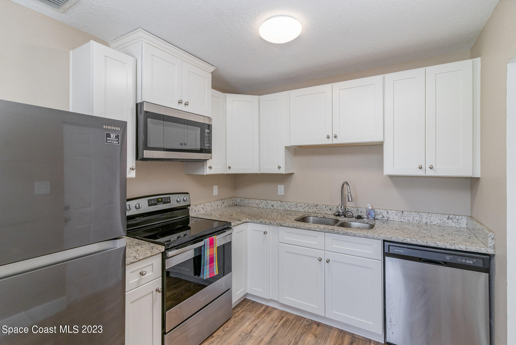2567 Pepper Avenue - Photo 3