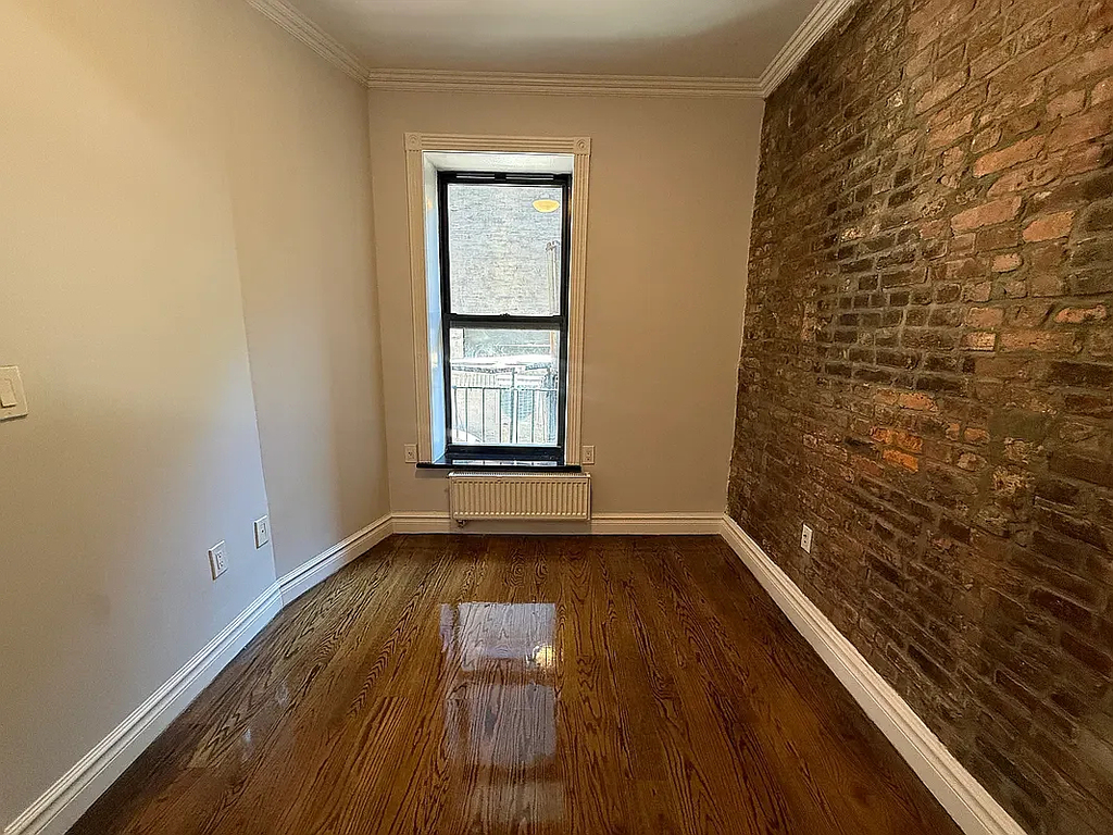 East 13th Street - Photo 8