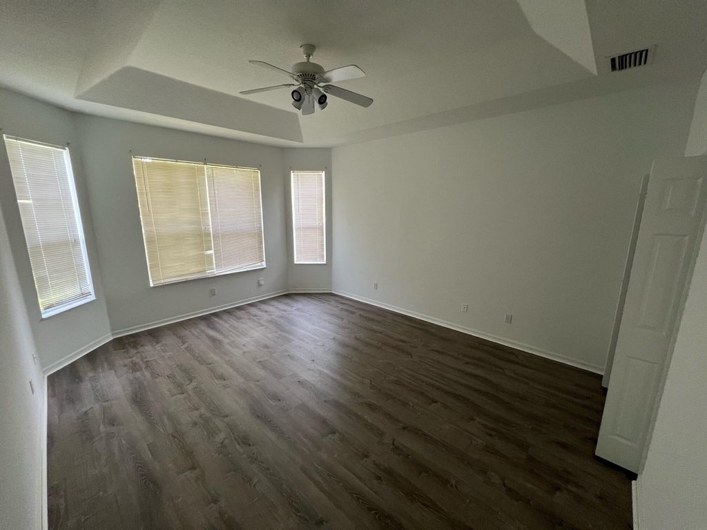 4701 Portage Trail - Photo 8