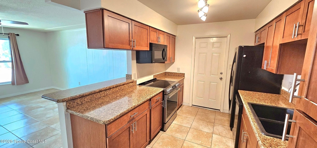 1380 Floral Lane - Photo 9