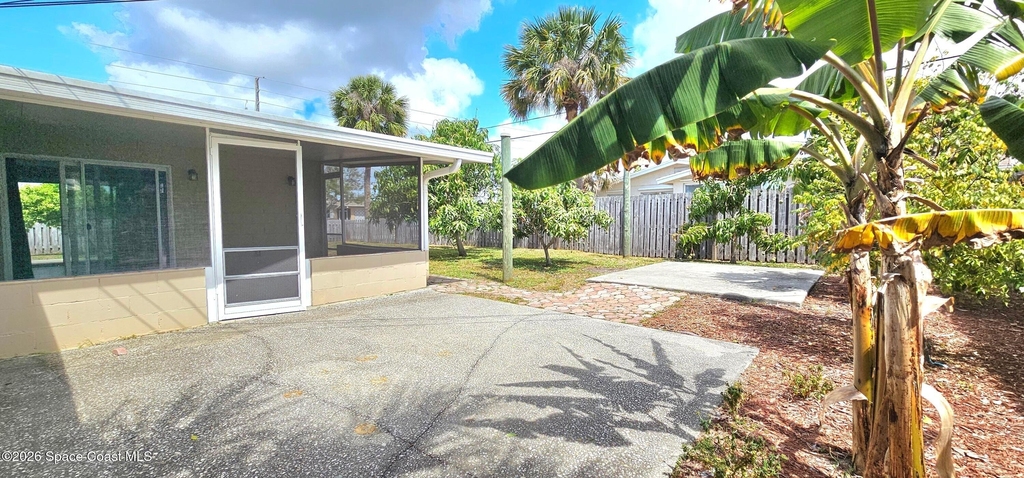 1380 Floral Lane - Photo 16
