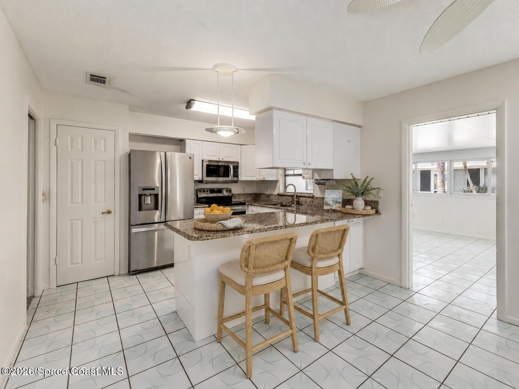 302 Emerald Place E - Photo 9