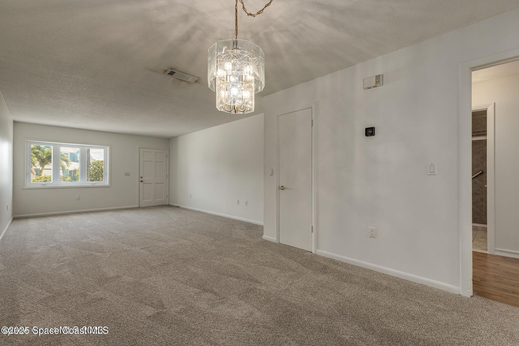 302 Emerald Place E - Photo 5