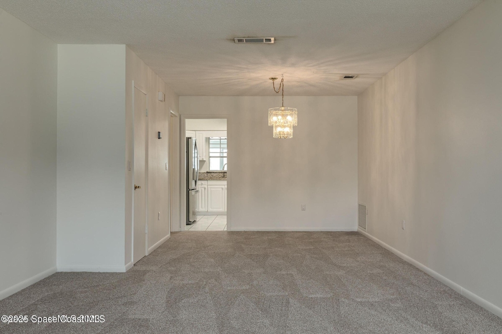 302 Emerald Place E - Photo 3
