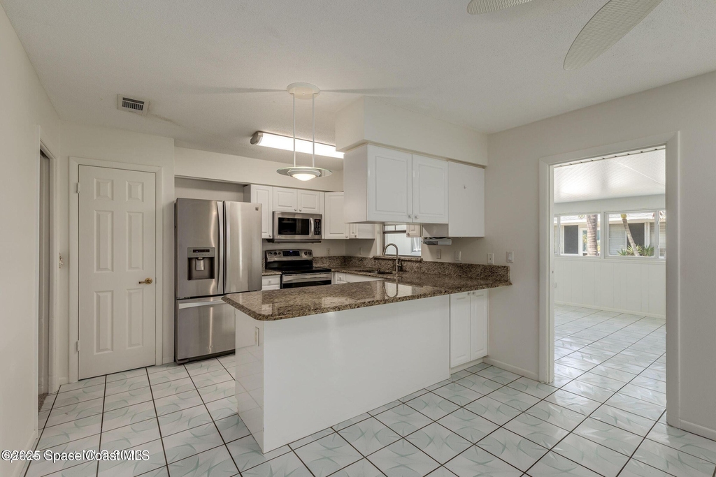 302 Emerald Place E - Photo 10