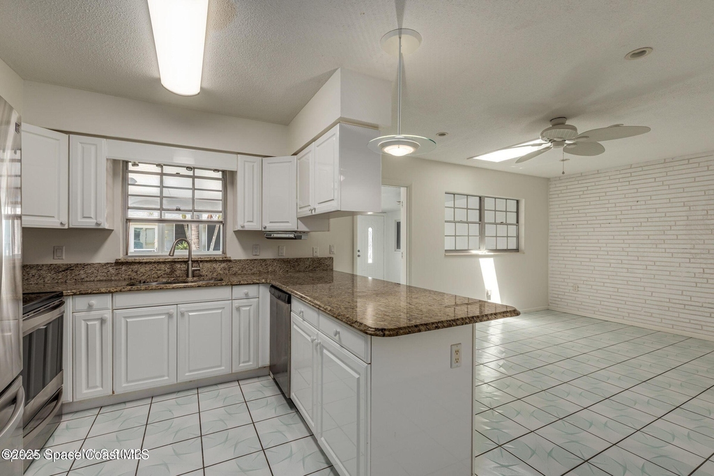 302 Emerald Place E - Photo 6