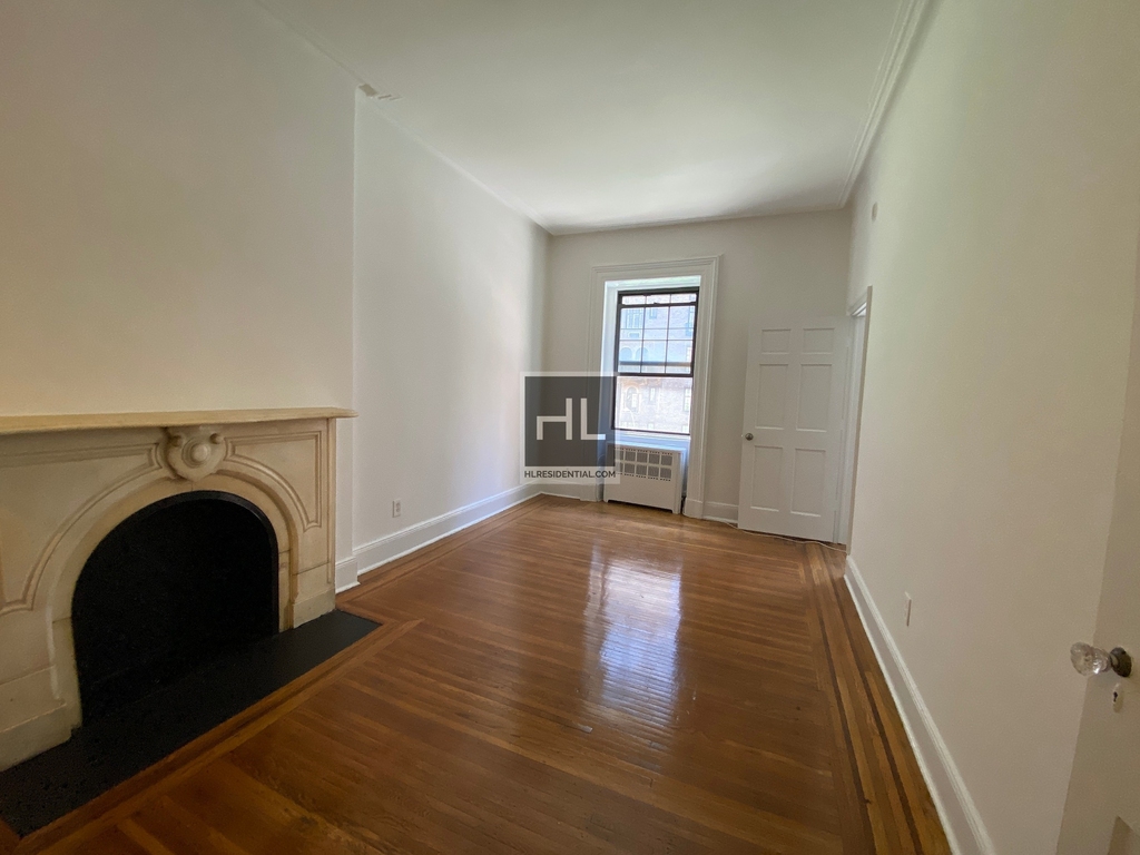 East 72 Street - Photo 0