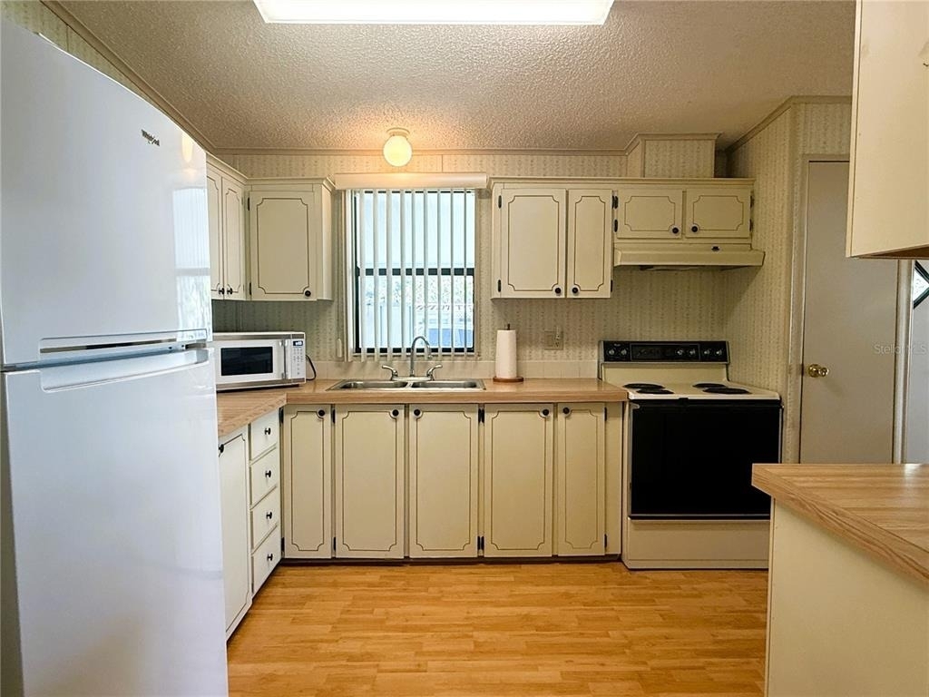 4550 Charter Street - Photo 9