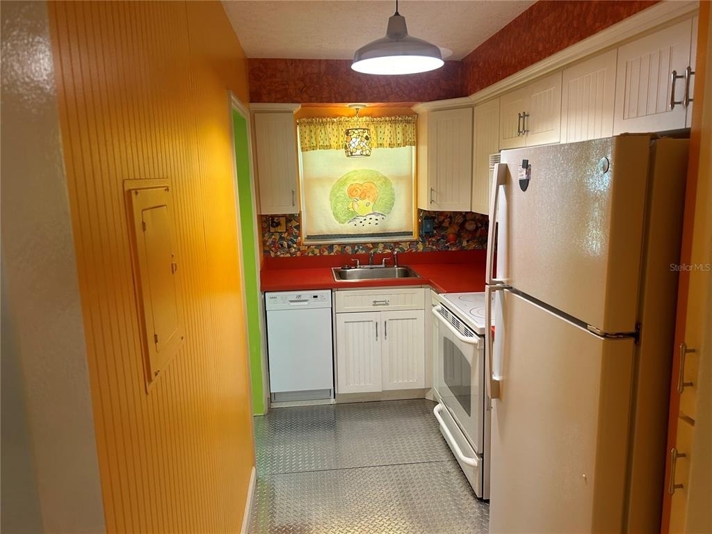 445 32nd Avenue N - Photo 6