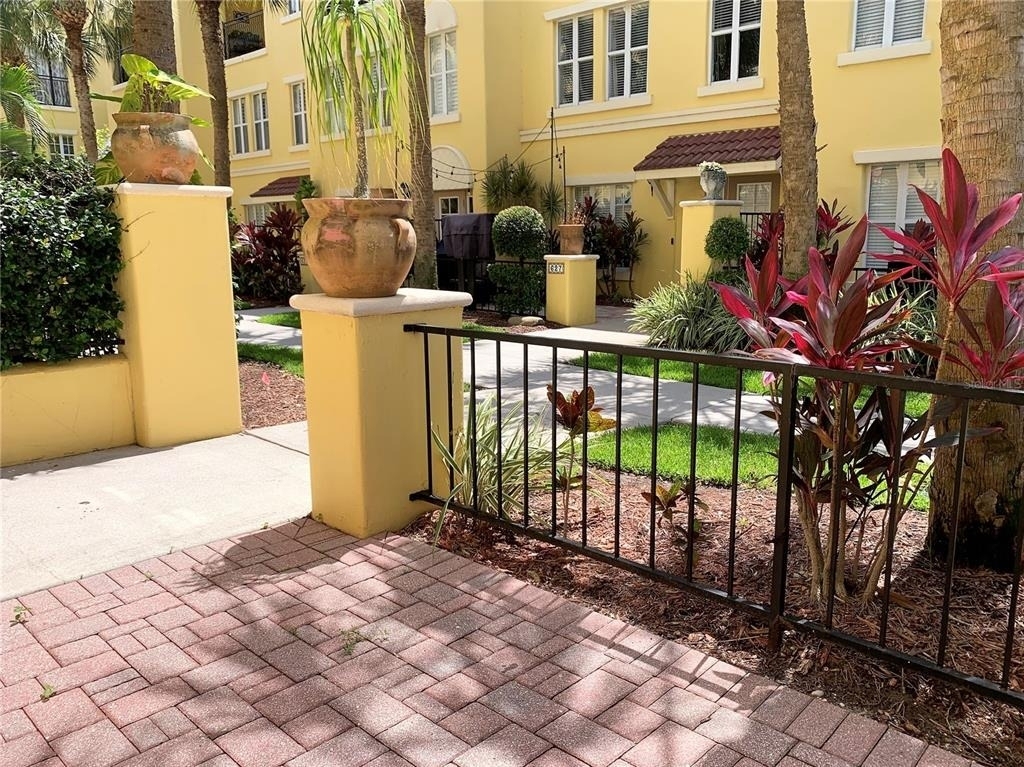 601 Casabella Circle - Photo 3