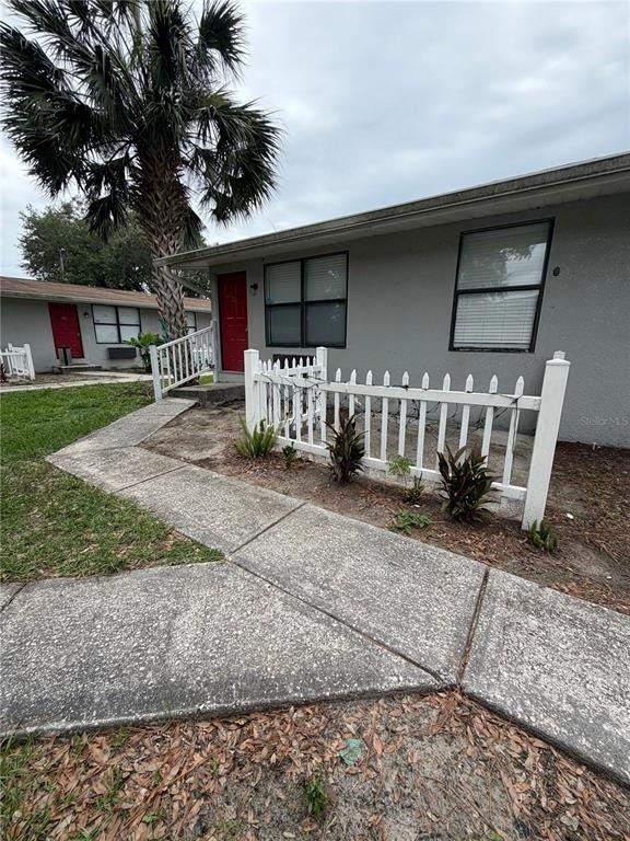 1400 Strawberry Place - Photo 0