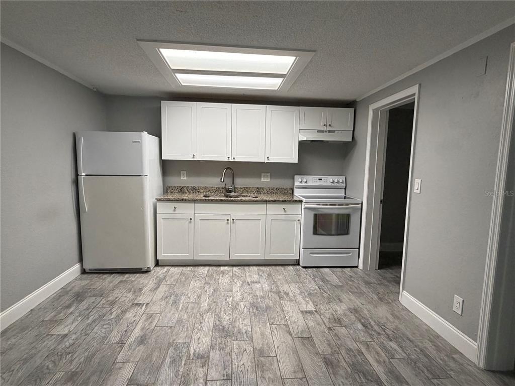 1400 Strawberry Place - Photo 5