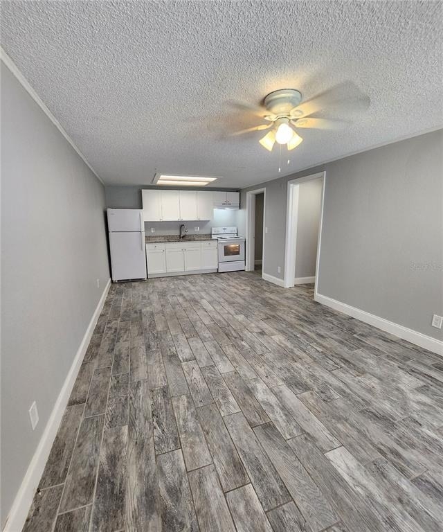 1400 Strawberry Place - Photo 2