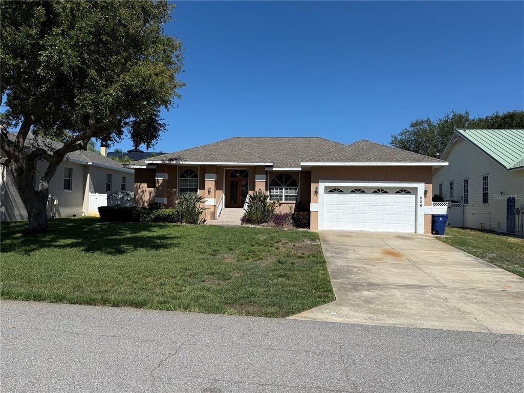 626 7th Avenue N - Photo 1