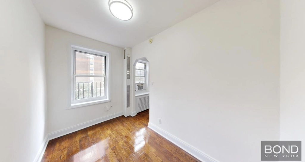 E 25th / E 26th - Photo 3