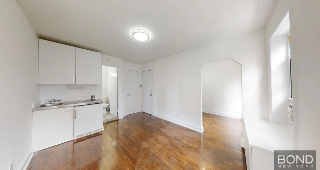 E 25th / E 26th - Photo 4