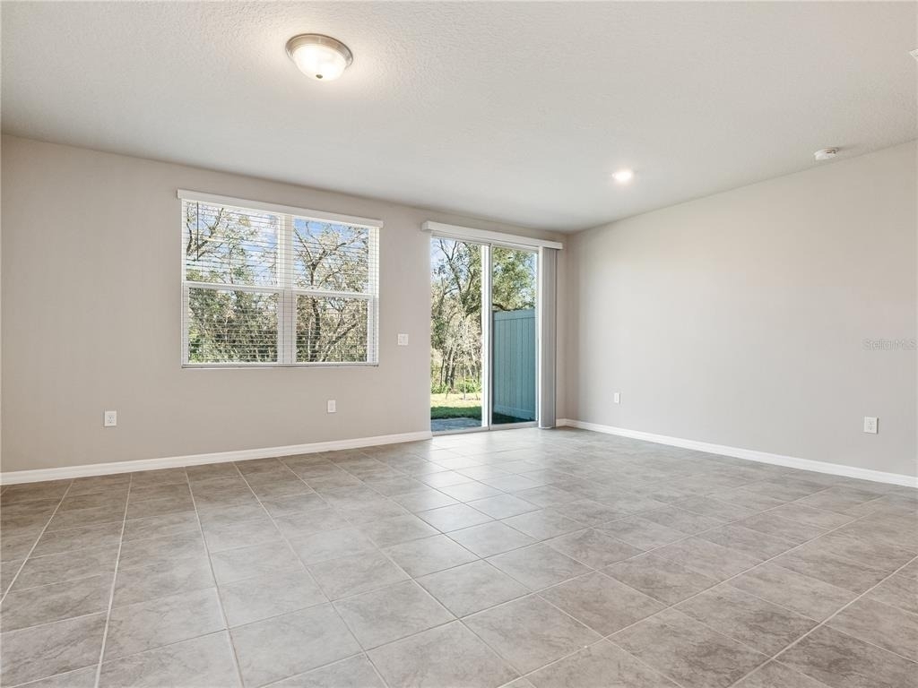 658 Legacy Loop - Photo 2