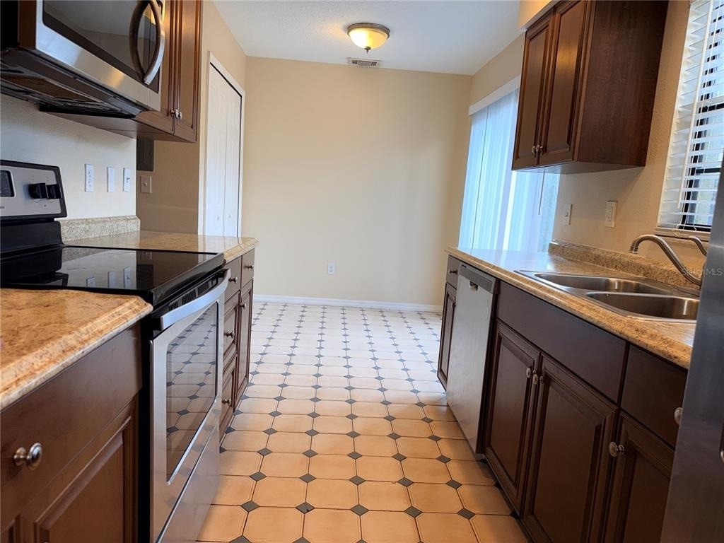 3220 Oak Lawn Place Place - Photo 7