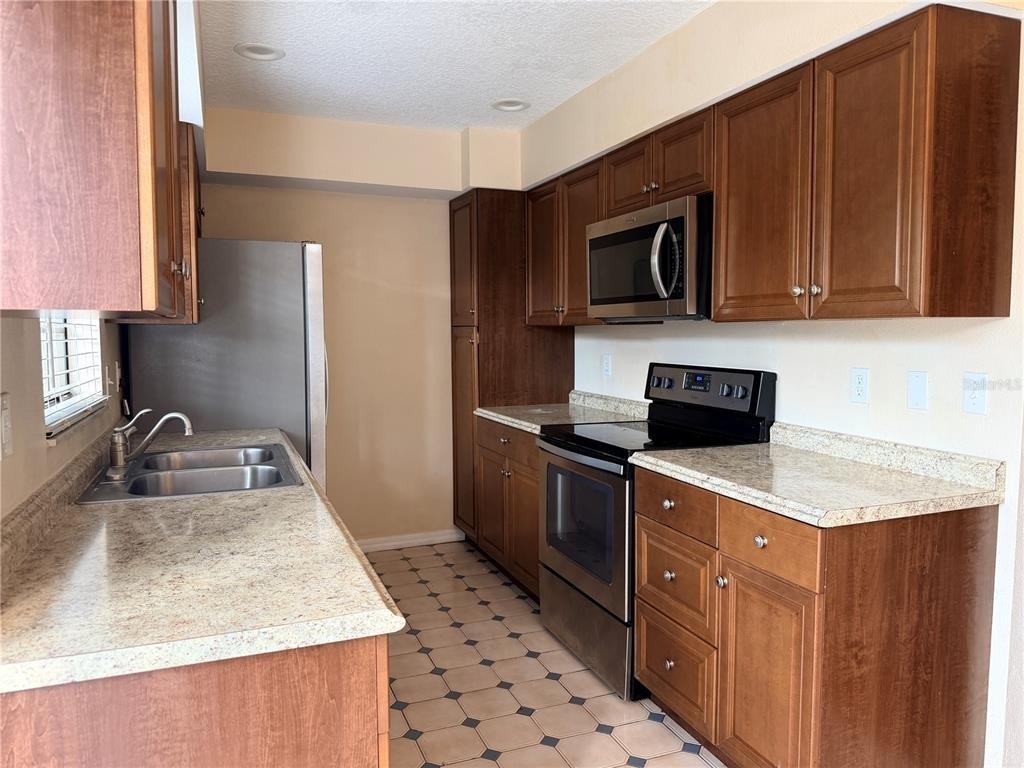 3220 Oak Lawn Place Place - Photo 4