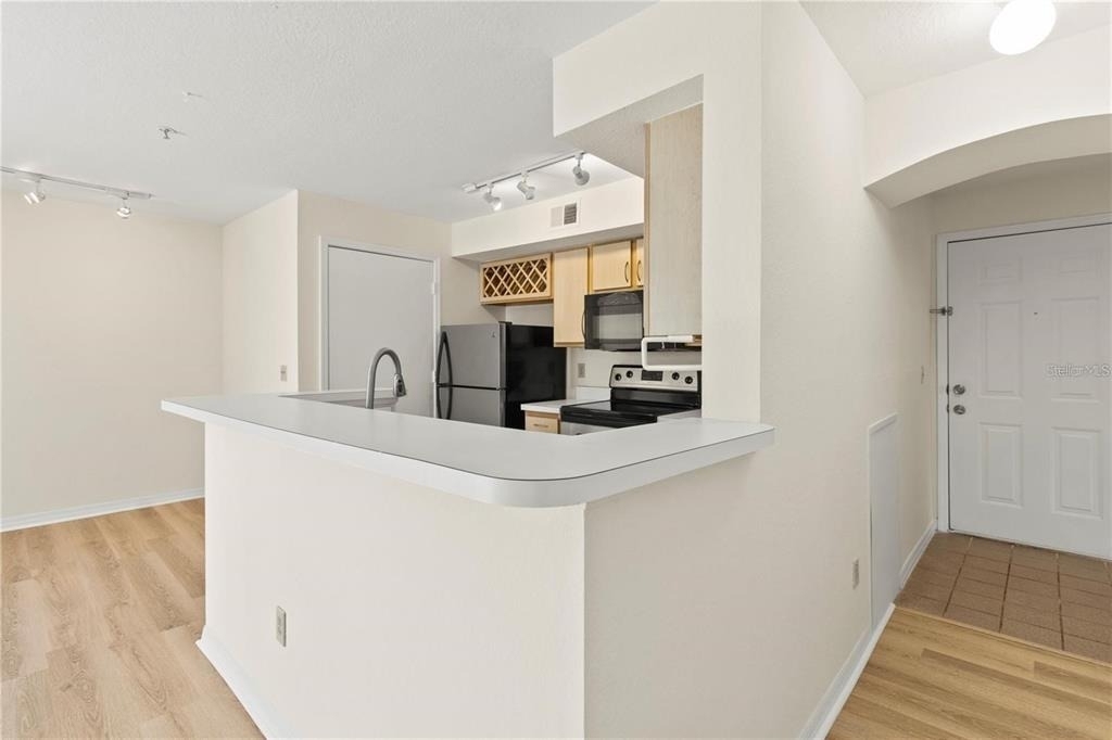 7330 Westpointe Boulevard - Photo 4
