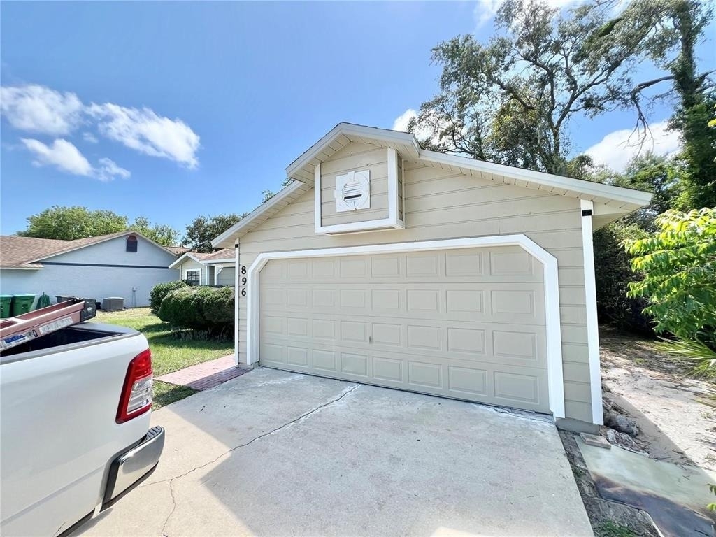 896 Mentmore Circle - Photo 0